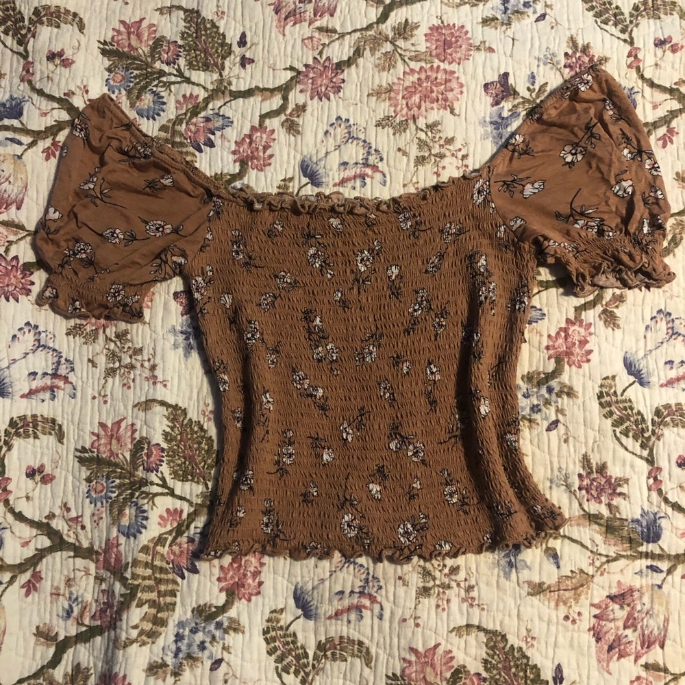 Scrunchy shoulder reveal Top